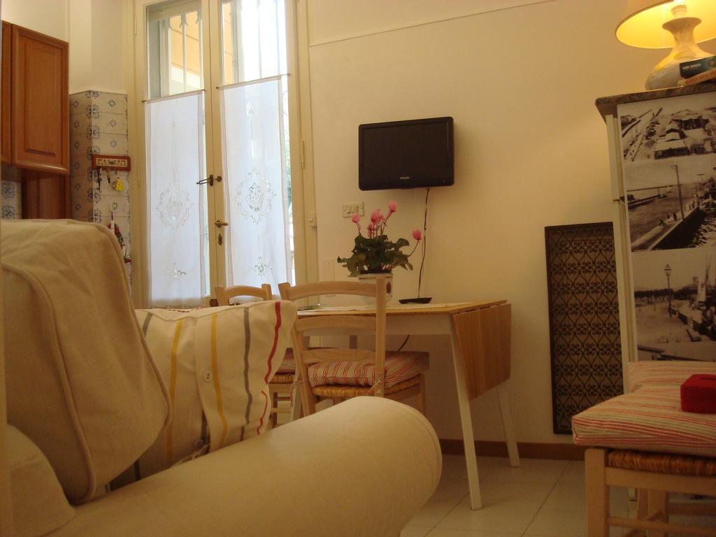 Villino Caproni Apartment Виареджо Екстериор снимка